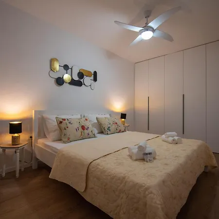 Mary Apartman Split